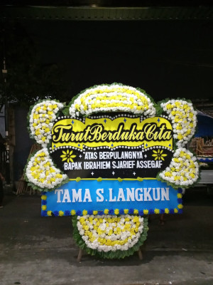 Papan Bunga Duka di Simpang Periuk